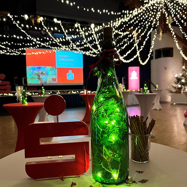 Eventlocations 1 Wir organisieren Weihnachtsfeiern für 25-500 Personen und sind ihr professioneller Partner bei der Eventplanung.