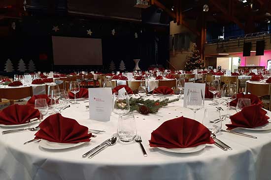 Weihnachtliche rote Servierten von EssKultur Events in Müllheim